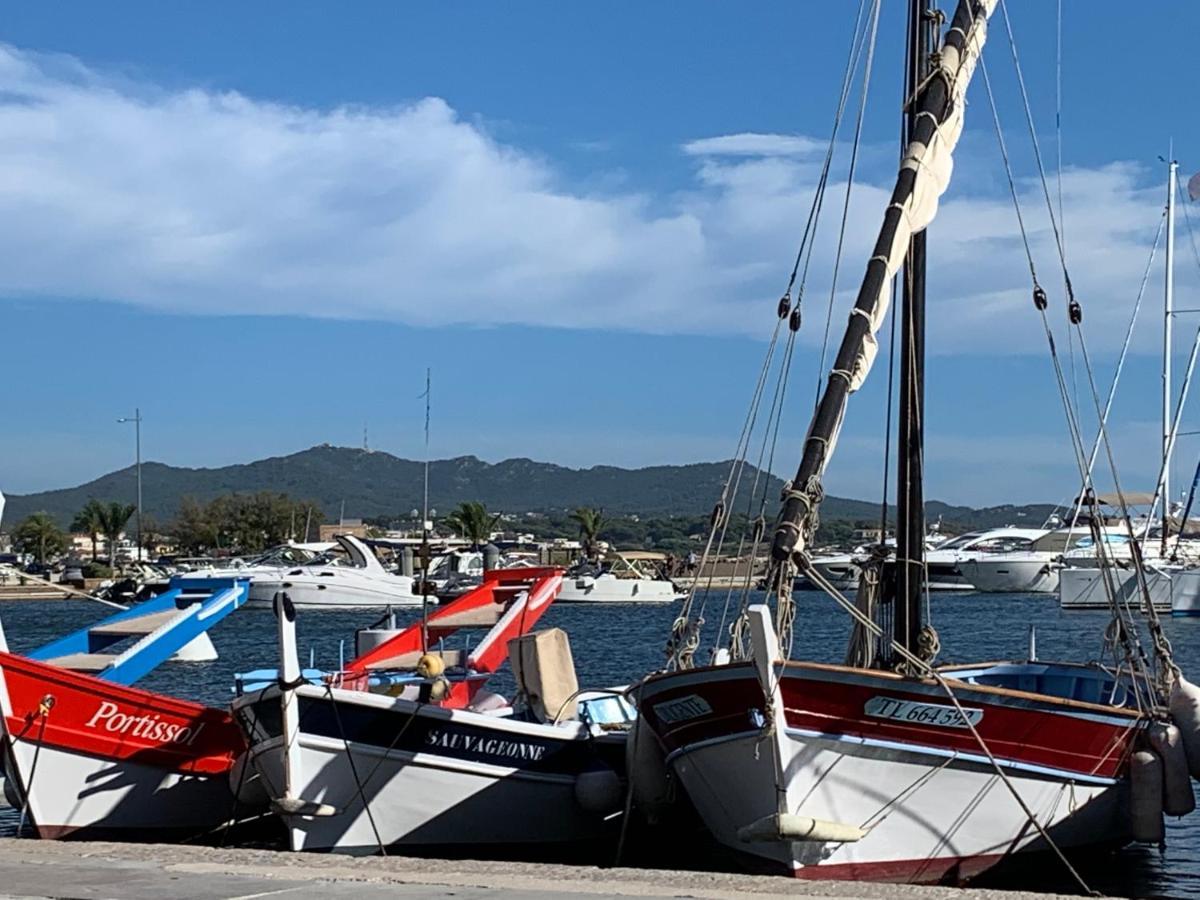 Les Toits De Sanary Et La Mer Экстерьер фото